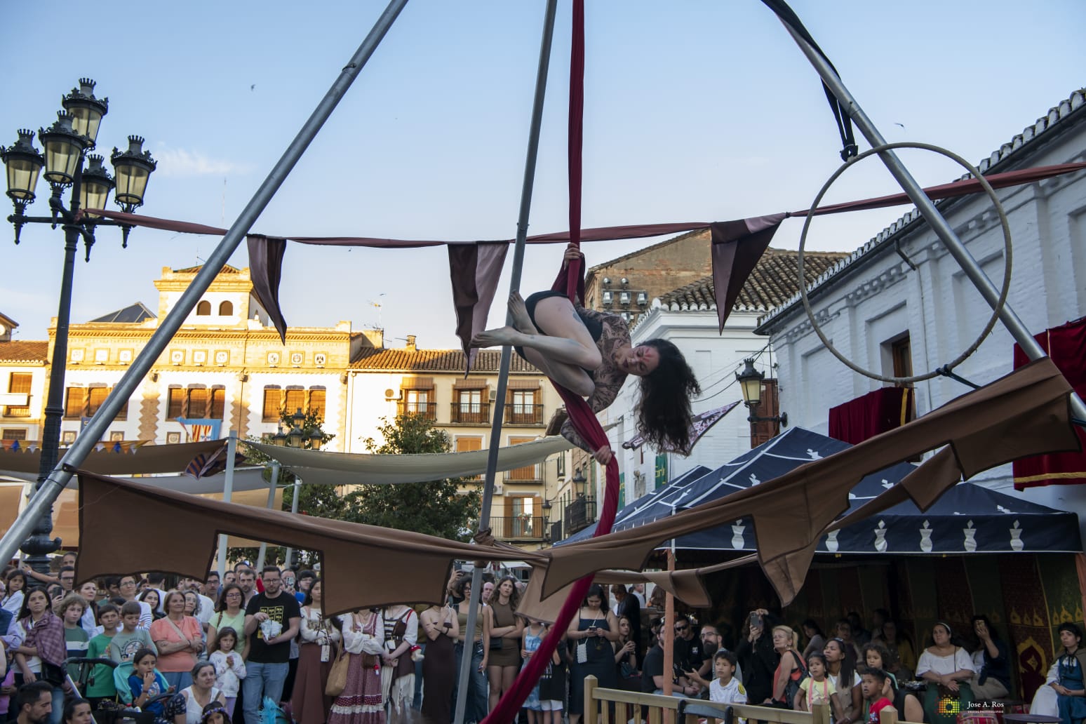 El Bufón y la Acróbata Aérea — acrobacia